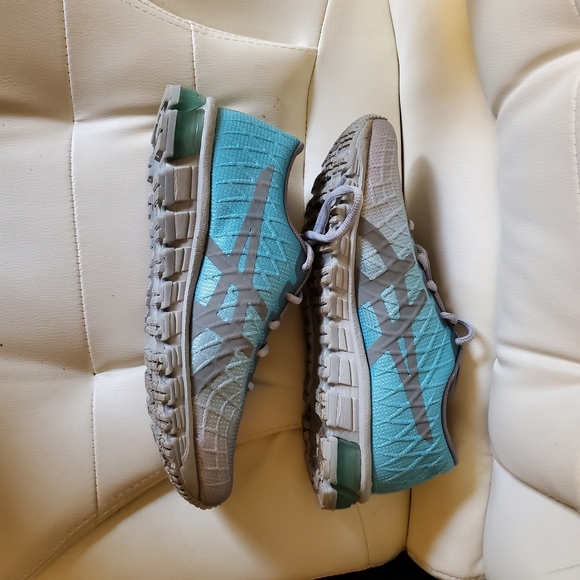 Like new ASICS - Picture 3 of 6